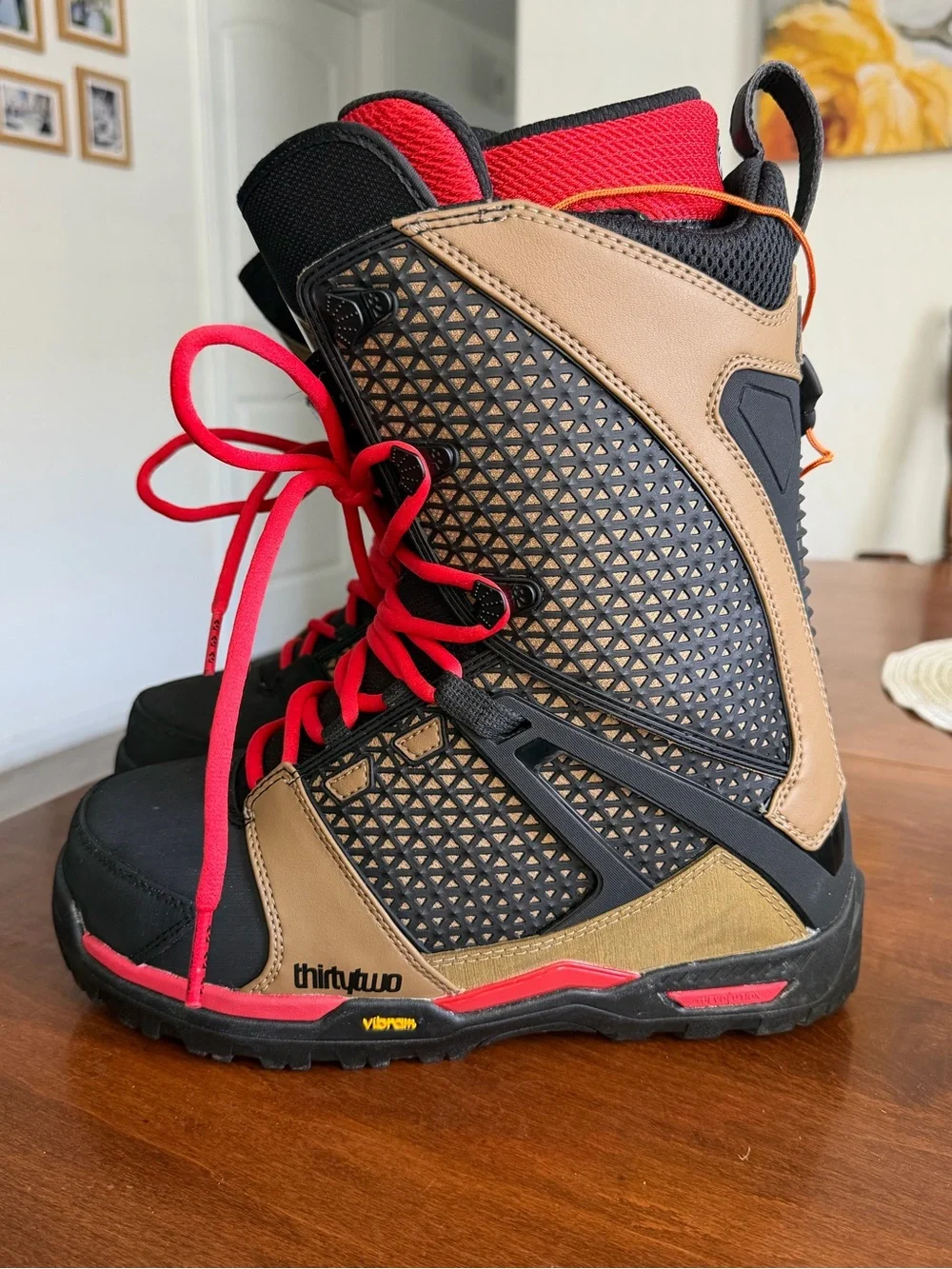 ThirtyTwo TM-Two XLT Snowboard Boots Mens Size 9 Vibram Intuition Black Red